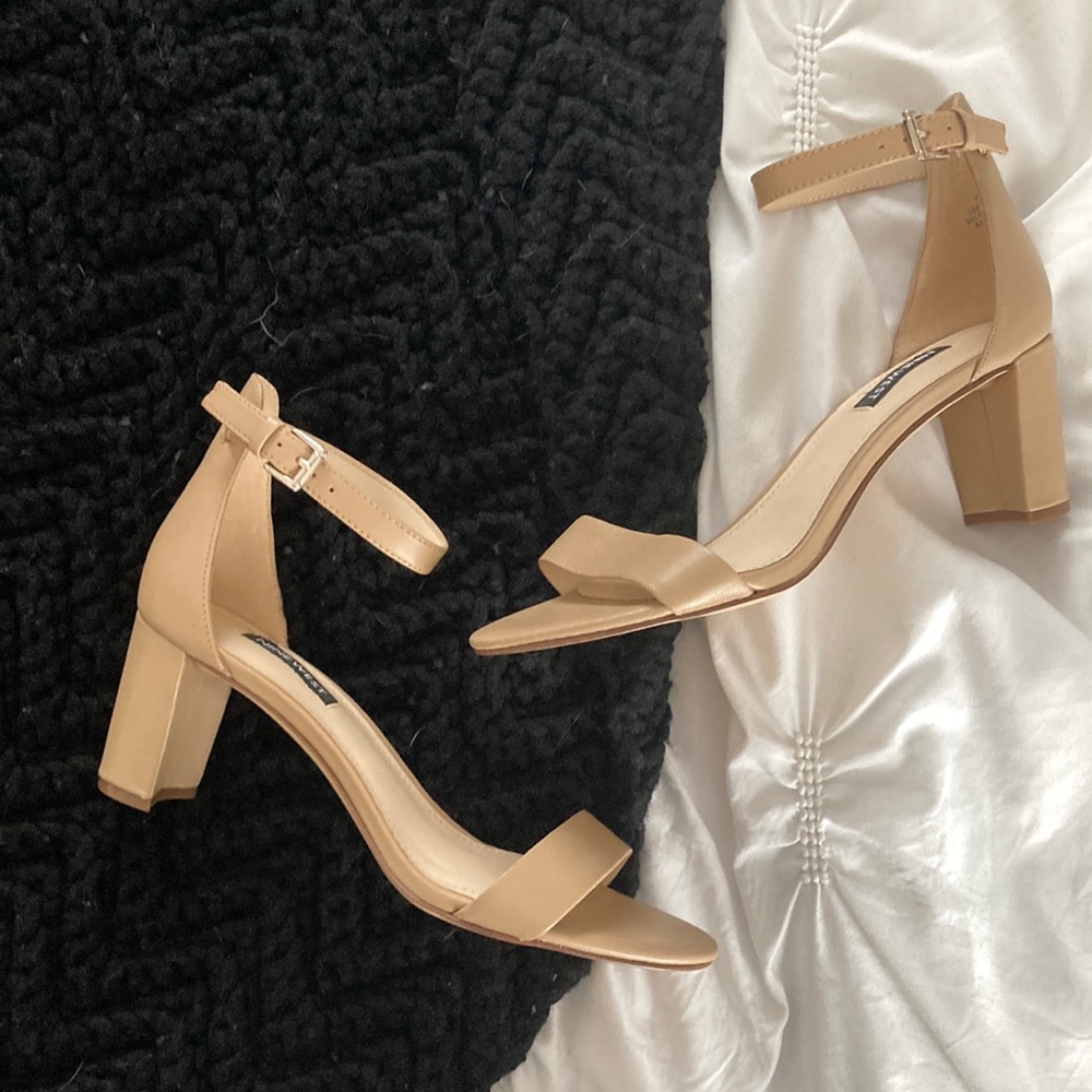 NWOT NINE WEST Women's Pruce Heeled Sandal